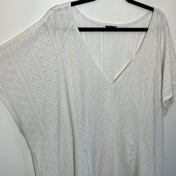 Torrid 5 TORRID WHITE EYELET FIT & FLARE MIDI TOP - Picture 8 of 9